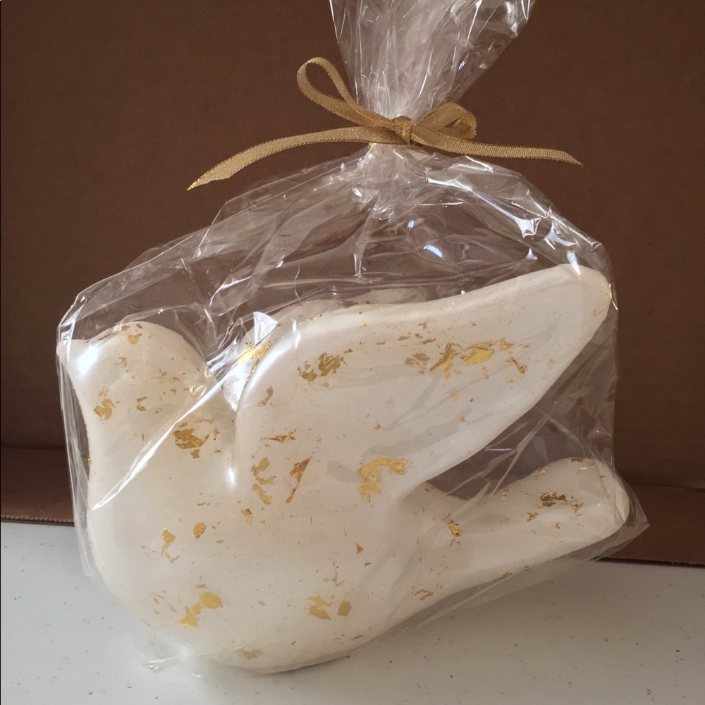 🐬 CLEARANCE ITEM: 🌟 HP ⭐️ 🆕 Large Dove Candle with Golden Foil Accents 🕊